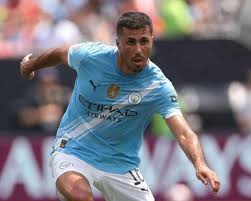 🚨 𝐎𝐅𝐅𝐈𝐂𝐈𝐀𝐋: Rodri gets 90 rating on FC26. ✨ How much would have you given? 📈