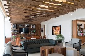 The Decorative Ceiling Design In This Living Room Will Get Your Attention Ceiling Design Modern Apartment Living Room Wood
