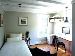 With the right furniture and accessories, it's simple to refresh any office space. Kinderzimmer Schlafzimmer Combo Guest Bedroom Decor Small Office Room Guest Bedrooms