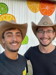 Hi everyone ! We are looking for agricultural jobs around Queensland soon  as possible. We are currently in the area and available to start  immediately, we have a car and we can