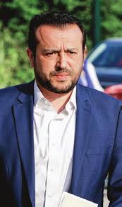 Ο Τραμπ αναστέλλει προσωρινά τις βίζες