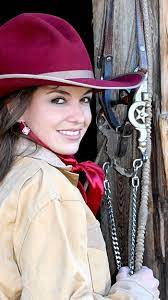 Love The Wine Hat And Scarf With Dark Hair And Eyes Cowgirl Western Wear Cowboy Hat Styles Cowgirl Boots