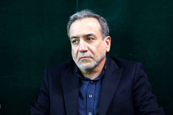 عکس جوانی عراقچی در دوران جنگ با لباس رزم | سایت انتخاب
