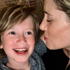 Amy Feiler (@AmyFroebel)