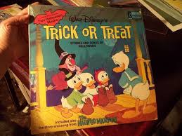 Vintage 1974 Walt Disney Trick Or Treat Halloween Record Album Haunted Mansion Ebay Disney Halloween Vintage Disney Halloween Vinyl