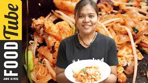 How To Make Classic Pad Thai Cooking With Poo Recipe Ingredients 200 G Tofu Cubed Firm 1 2 Onion 300 G Diced Pad Thai Thai Cooking Pad Thai Recipe