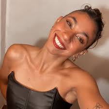 Abril Vidal (@abrilvidal1) • Threads, Say more