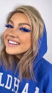 Making my eyes match my sweatshirt 😎💙 (thank u my bf @philgoodsmusic u  are so good at narrating wow) #urbandecaycosmetics #glitter #knockedloose