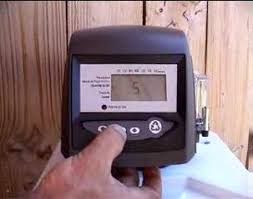 Bonjour à tous, il y a presque un an que j'ai fait installé un adoucisseur culligan, il va donc falloir faire sont entretient annuel! Mise En Service Adoucisseur Youtube