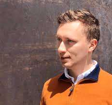 Creative Doing: 75 Practical Exercises to Unblock Your Creative Potential  in Your Work, Hobby, or Next Career — Holloway