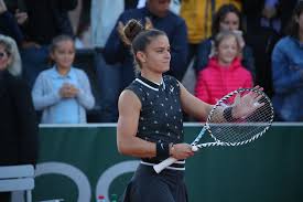 In tennis today, it was a great weekend for greek stars maria sakkari and stefanos tsitsipas while eugenie bouchard risked a wardrobe malfunction. A La Decouverte De Maria Sakkari Roland Garros Le Site Officiel Du Tournoi De Roland Garros 2021
