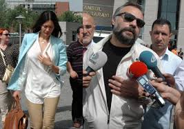 Bu evlilik bir yılını doldurmadan 'dayak' iddiası ile boşanmayla bitti. Oktay Kaynarca Esinden Bosandi