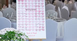 7 great ideas for personalised boards with wedding seating