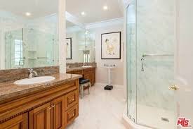 Unsere produkte werden auch heute noch in kleinen englischen. 80 Traditional Primary Bathroom Ideas Photos Home Stratosphere