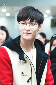 Lay Exo Glasses Jpg 2048 3072 Selebritas Baekhyun Sehun