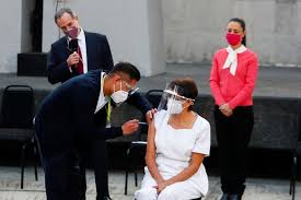 El gobierno de méxico reiteró que la aplicación de la vacuna anticovid será universal y gratuita. Una Enfermera Mexicana Se Convierte En La Primera Persona En Recibir La Vacuna Covid De America Latina El Pais Mexico