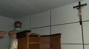 Tempat ibadah agama kristen protestan sama seperti dengan tempat ibadah agama kristen katolik yaitu gereja protestan. Natal Umat Katolik Di Bulukumba Dihantui Ancaman Pegiat Keberagaman Dialog Dapat Atasi Kristen Fobia Bbc News Indonesia