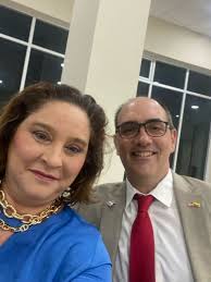 En Universidad Católica de Santiago de Guayaquil — Con Erik Martini nuevo  Cónsul General de Estados Unidos de America en Guayaquil inaugurando la  Feria de Universidades de EducationUSA en la UCSG |