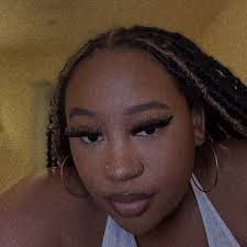 Deja Thompson's Instagram, Twitter & Facebook