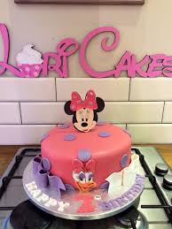 Bizcocho De Mickey Mouse En Suspiro 1 Tier Minnie Mouse And Daisy Duck Cake Double Bow Please Daisy Duck Cake Duck Cake Minnie Cake