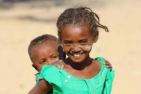 Current, historical, and projected population, growth rate, immigration, median age, total fertility rate (tfr), population density, urbanization, urban population, country's share of world population, and global rank. Bambini In Madagascar Tra Tradizioni E Leggende Antiche