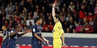 Depuis 2016, un 'groupe f1 élite' existe, aujourd'hui porté au nombre de quinze arbitres. Football Pourquoi L Arbitrage Francais Est Hors Jeu Le Point
