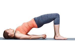 Beneficios de la postura del Puente o Medio Puente (Setu Bandha  Sarvangasana)