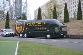 Według danych z polska w liczbach z 18 stycznia 2021 r. Gks 1962 Jastrzebie Gks Katowice Zdjecia Kibicow Tak Dopingowali Fani Na Slaskich Derbach Dziennikzachodni Pl