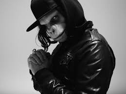 Pourquoi Kid Noize porte-t-il un masque? - RTBF Actus