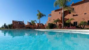 Impresionante y espaciosa casa móvil de dos dormitorios (podría ser tres) ahora disponible para la venta en camping cabopino holiday park. Casas Y Pisos En Marbella Malaga Aliseda Inmobiliaria