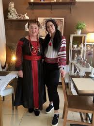 Вишиті сорочки носили чоловіки, жінки, діти і для кожного підбирався певний візерунок зі своїм сакральним. Vishivanka Yednaye Nas Onlajn Fleshmob Vikladachiv Ta Studentiv Fakultetu Harchovih Tehnologij Ta Upravlinnya Yakistyu Produkciyi Apk