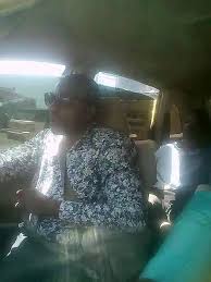 Mwimbaji wa nyimbo za injili debora kihanga akimsifu mungu kwa wimbo wake wa. Debora Kihanga