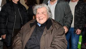 Με επιστολή της στο μίκη θεοδωράκη η κ. O Mikhs 8eodwrakhs Gia Ton 8anato Toy Antwnh Kalogiannh Einai Adiko Poy Efyge Prwtos Fay S Book