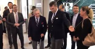 Hadi hisset şarkısı ile programın açılışı yapıldı. Rahmi Koc Ve Besiktas 20 Yillik Birlikteligi Kutluyor