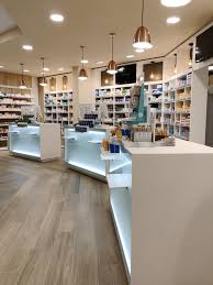 Agence Creation Fuchs C Pharmacie Et Espace De Soins Agencement Pharmacie Design Concept Medical Phar Agencement Pharmacie Pharmacie Design Pharmacie