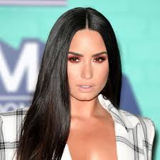 It's now just below her shoulders with soft layers that have a shaggy effect at the ends. Demi Lovato Debuts New Summer Blonde Hair Color Teen Vogue