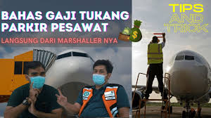 Di indonesia, dibutuhkan syarat pendidikan minimal sma/k atau sederajat untuk menjadi seorang marshaller seperti dikutip dari situs penerbangan. Syarat Jadi Tukang Parkir Pesawat Dan Berapa Sih Gaji Marshaller Pesawat Youtube