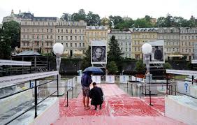 The official selection of the 55th karlovy vary international film festival (kviff) has been revealed, featuring 32 premieres. 52 Karlovy Vary Film Festival Eroffnung Mit Uma Thurman Und James