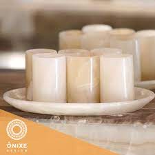In questo caso dovrai considerare articoli che possano sposarsi bene con i mobili già presenti, come ad esempio eleganti cuscini dai toni neutri o esclusivi copriwater con luci a. Cosa Regalare Per La Casa Nuova Onixe Design Vendita Onice