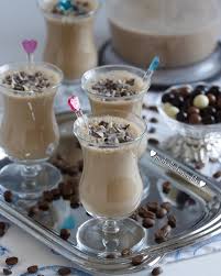 goruntunun olasi icerigi icecek ve ic mekan tatli cikolatali tatlilar gida