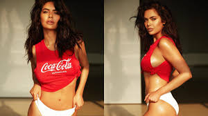 Esha Gupta raises hotness quotient in her latest mirror selfie Photos |  Celebrities News – India TV