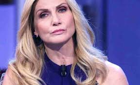 Lorella cuccarini persili (born august 10, 1965) is an italian dancer, singer, television host and actress. Lorella Cuccarini Il Ritorno Alla Danza Controcopertina Com