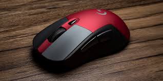 The logitech g703 is the best wireless mouse available on the market for medium or above sized right handers. Logitech G703 Lightspeed Wireless Gaming Mouse