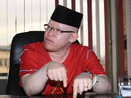 Nominated senator isaac mwaura is seemingly in a tight spot after jubilee and odm parties launched a twin attack over alleged. Jubilee Expels Millicent Omanga And Isaac Mwaura Mombasa County News Baraka Fm 95 5 Fm