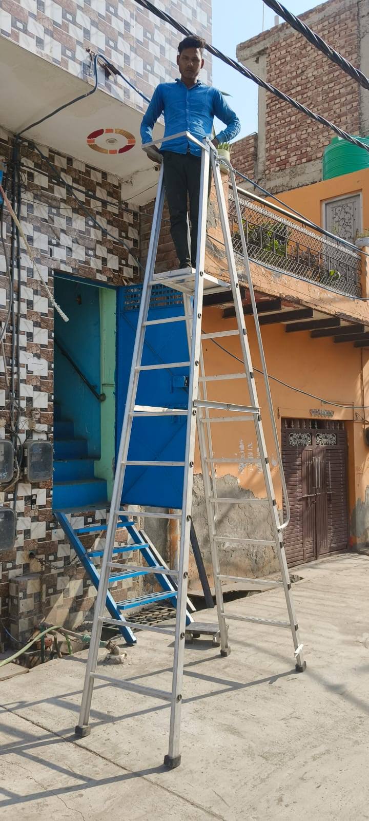 Aluminmium Folding Ladder with Hanrail product image