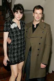 Les téléspectateurs ont notamment pu découvrir cet ancien mannequin dans the shield ou mentalist et life. Michele Hicks Pictures And Photos Fandango