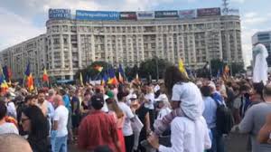 Video Sute De Persoane Protesteaza In Piata Victoriei Fata De Masurile De Carantina Printre Organizatori Se