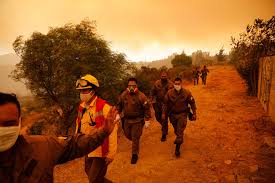 Medios de comunicación de chile informaron sobre un gran incendio que afectó la municipalidad de quilpué, en valparaíso, lo que obligó a trasladar a todas las unidades del cuerpo de bomberos para. Xc83kghyjsqs0m