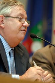 Internet no es enemigo de la prensa sino un complemento"