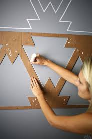 Diy wall treatments and diy wainscoting ideas deciding how to decorate a large wall depends on your style and on the area of your home — a gallery wall is fine for hanging in a living room over a sofa or in a bedroom above a headboard, but when it comes to large tall walls or awkward over the stairs walls, the thought of accurately hanging 10+ frames is enough to make me. 12 Fascinating Diy Wall Painting Ideas To Refresh Your Walls Diy Home Decor Creative Walls Diy Wall
